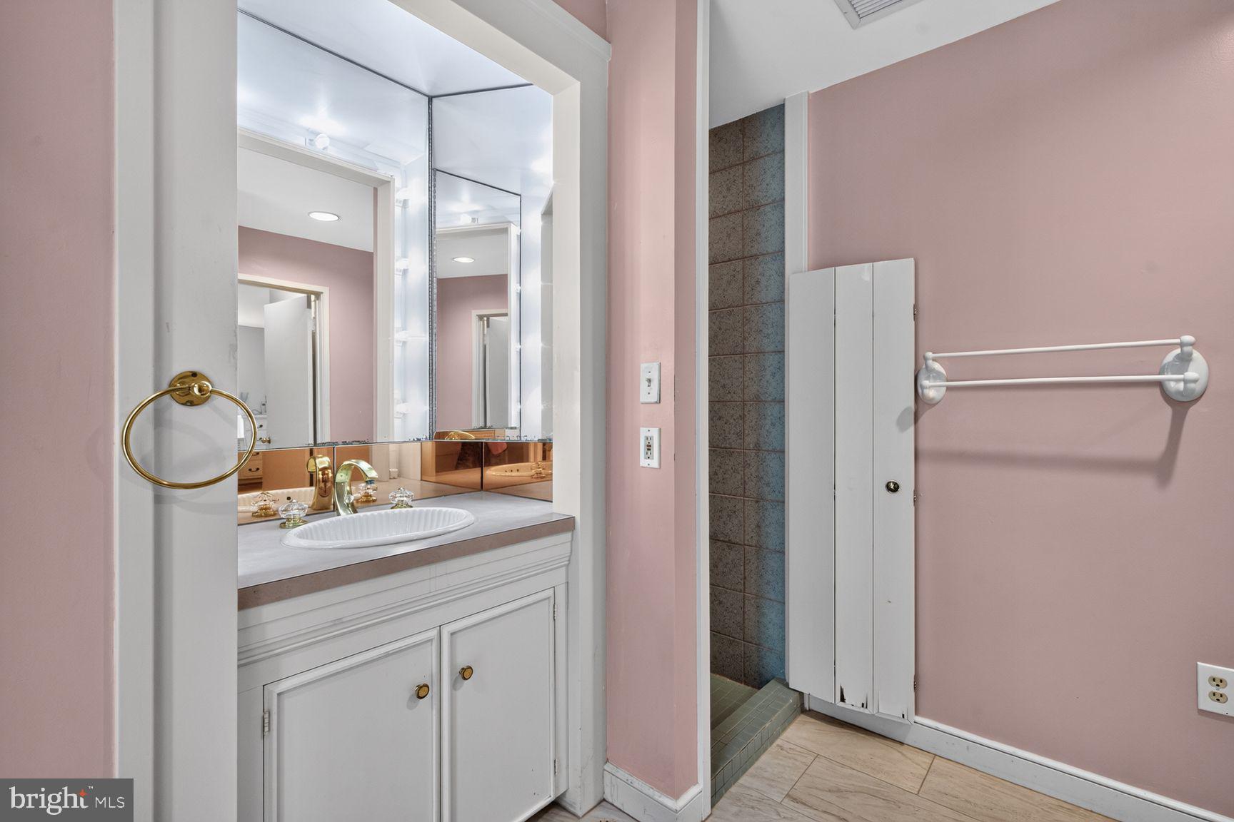 1118 Orchard Way Silver Spring, MD 20904 - Photo 32 of 56 1st floor bath