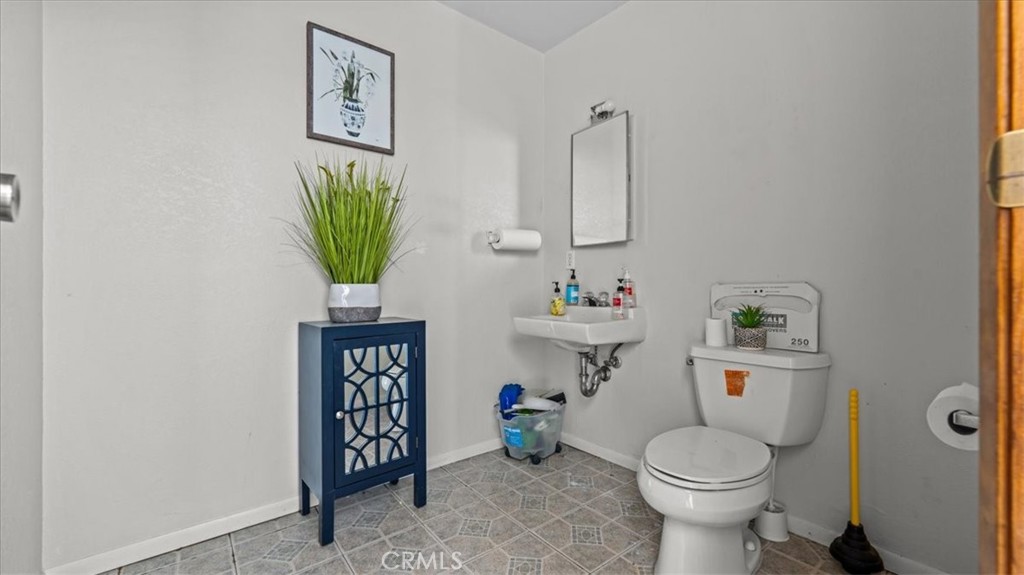 580 East Foothill Boulevard Azusa, CA 91702 - Photo 23 of 36