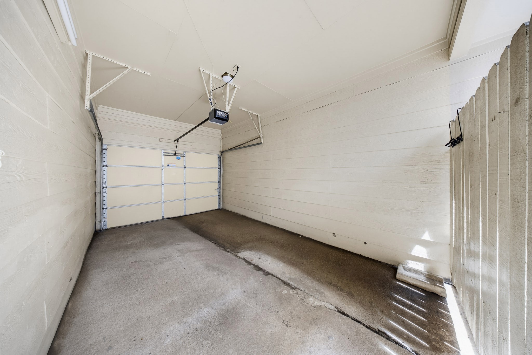 727 Bunker Hill Road, Unit 34 Houston, TX 77024 - Photo 33 of 38 Garage 1