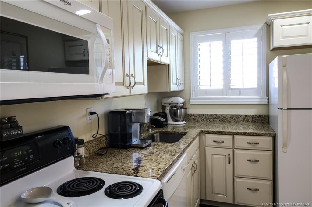 5333 Southeast Miles Grant Road, Unit 204 Stuart, FL 34997 - Photo 5 of 20 Gallery Image 5