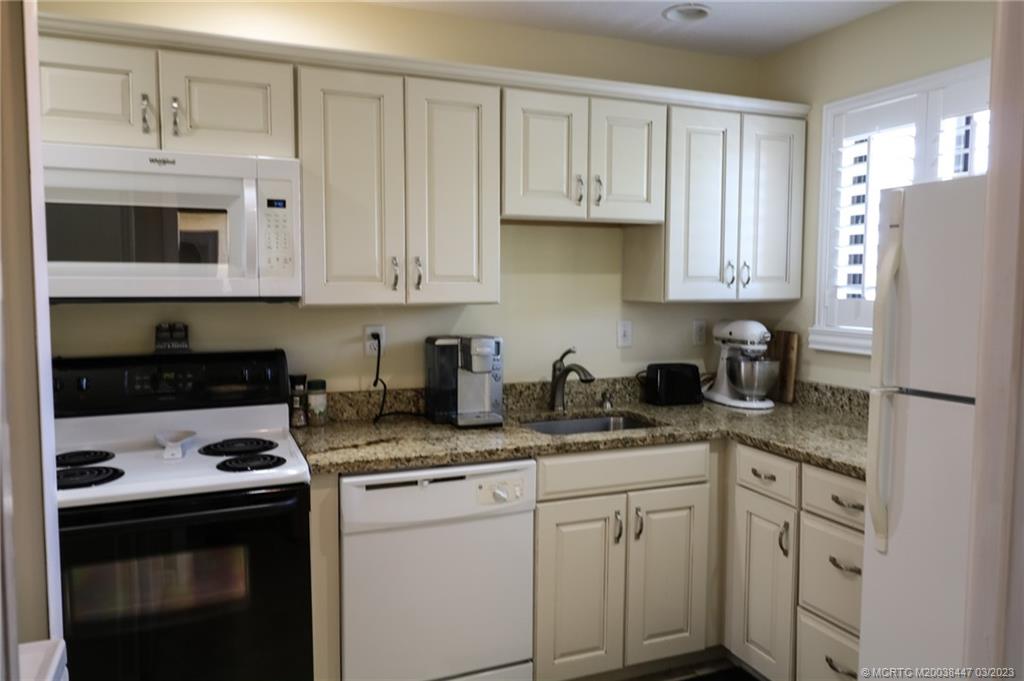5333 Southeast Miles Grant Road, Unit 204 Stuart, FL 34997 - Photo 8 of 20 Gallery Image 8