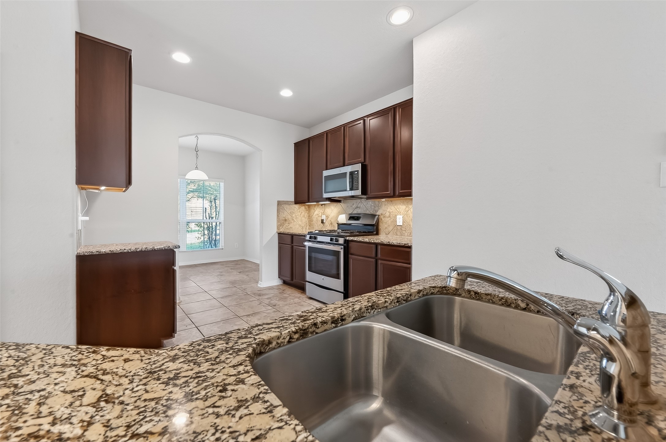 2672 Magnolia Fair Way Spring, TX 77386 - Photo 15 of 49 Open-concept kitchen flowing seamlessly into the breakfast nook.