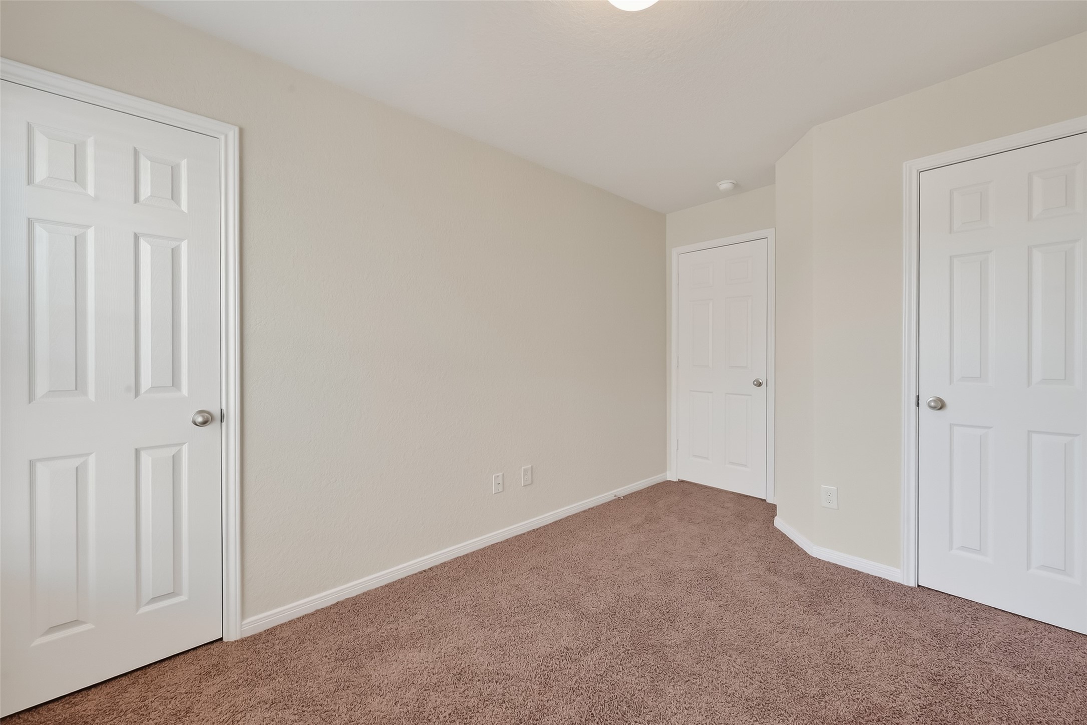 2672 Magnolia Fair Way Spring, TX 77386 - Photo 39 of 49 Cozy secondary bedroom with plush carpet and ample closet space, perfect for guests or a home office.
