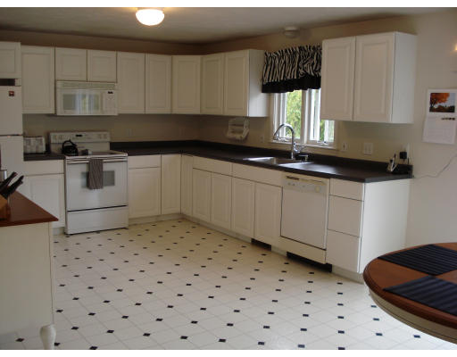 4 Meadowsweet Road Shrewsbury, MA 01545 - Photo 7 of 13 Gallery Image 7