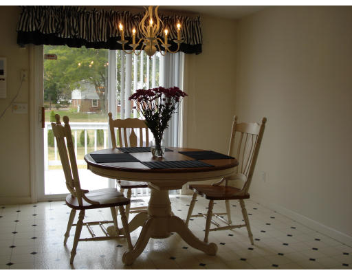 4 Meadowsweet Road Shrewsbury, MA 01545 - Photo 8 of 13 Gallery Image 8