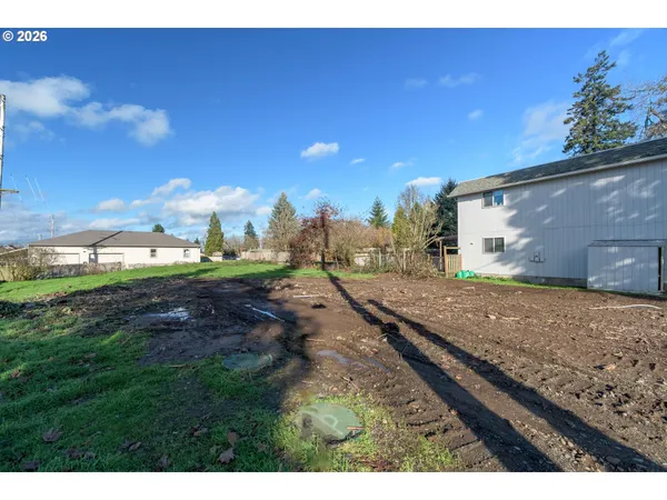 $315,000 | 32633 West McKenzie Street, Eugene, OR 97408