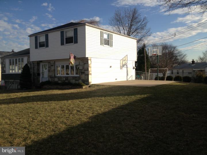 808 Rennard Circle Philadelphia, PA 19116 - Photo 2 of 23 Gallery Image 2