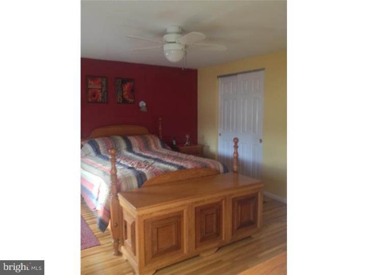 808 Rennard Circle Philadelphia, PA 19116 - Photo 13 of 23 Gallery Image 13