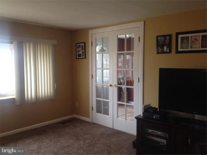 808 Rennard Circle Philadelphia, PA 19116 - Photo 8 of 23 Gallery Image 8