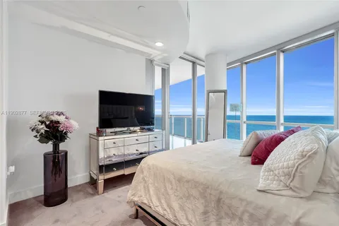 $2,448,000 | 17121 Collins Avenue, Unit 2906, Sunny Isles Beach, FL 33160