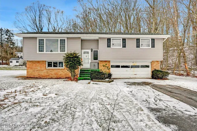 $249,995 | 210 Beechwood Drive, Moscow, PA 18444