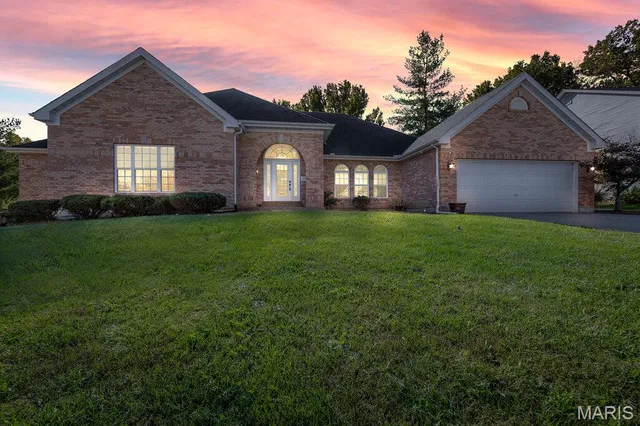 $675,000 | 919 Locksley Manor Drive, Lake St. Louis, MO 63367