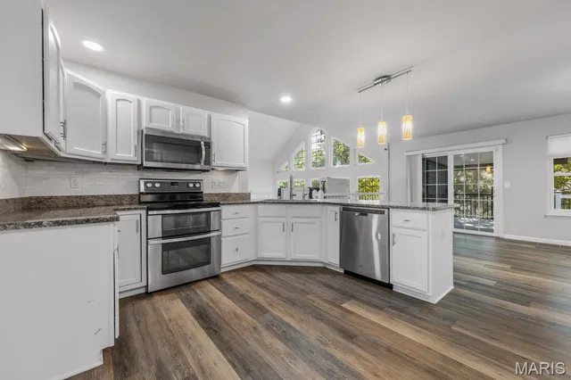 $675,000 | 919 Locksley Manor Drive, Lake St. Louis, MO 63367