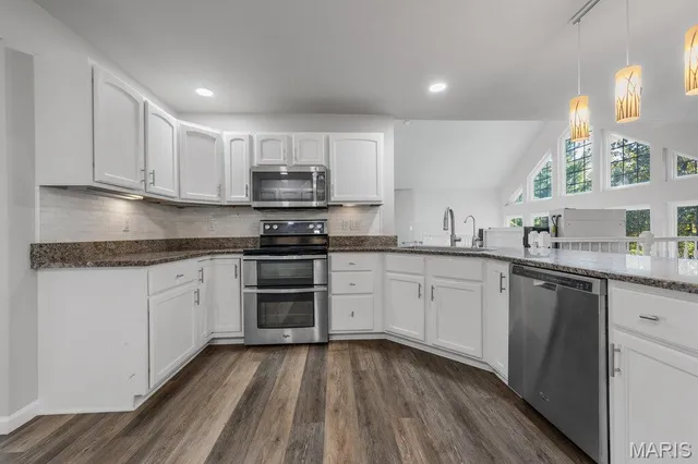 $675,000 | 919 Locksley Manor Drive, Lake St. Louis, MO 63367