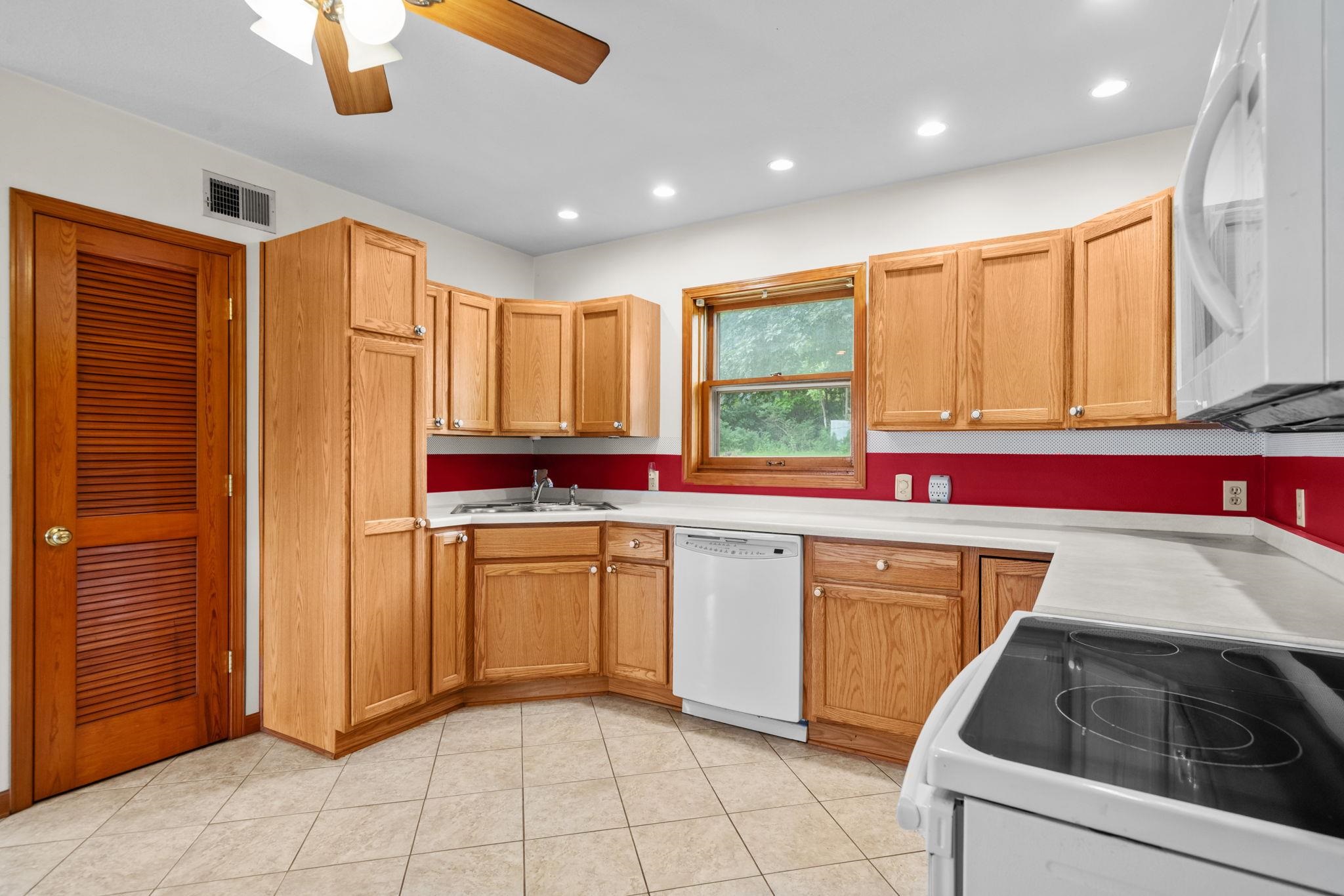 165 South Blackhawk Road Oregon, IL 61061 - Photo 13 of 31