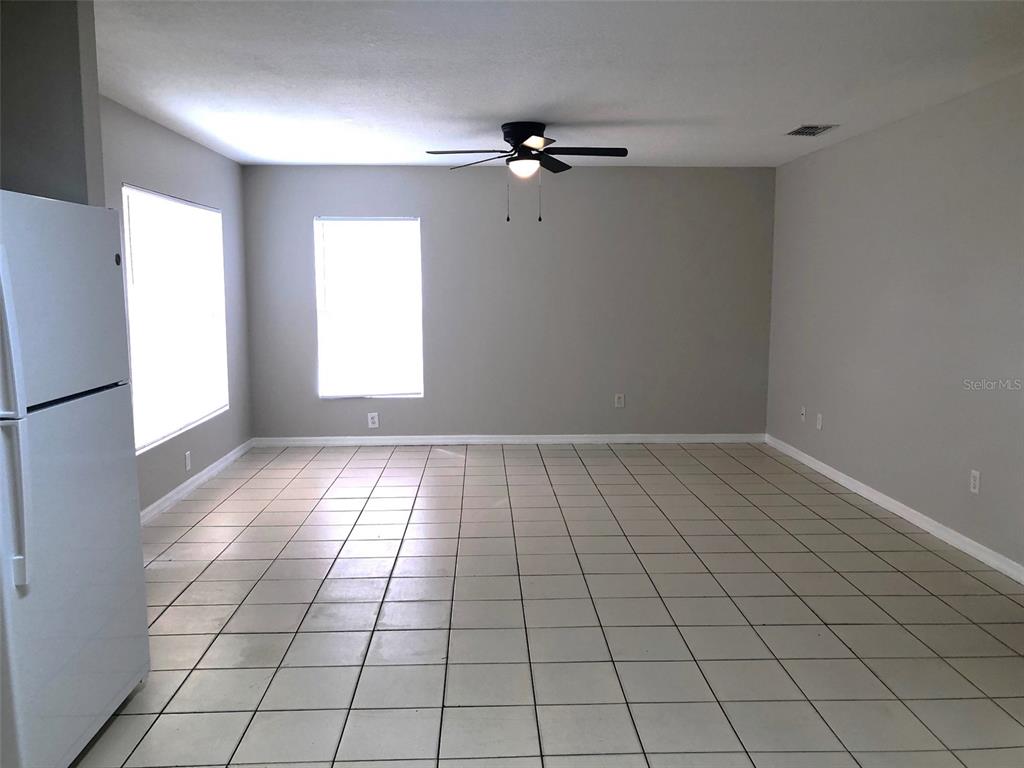 2406 South Maple Avenue Sanford, FL 32771 - Photo 3 of 12 a view of an empty room and window