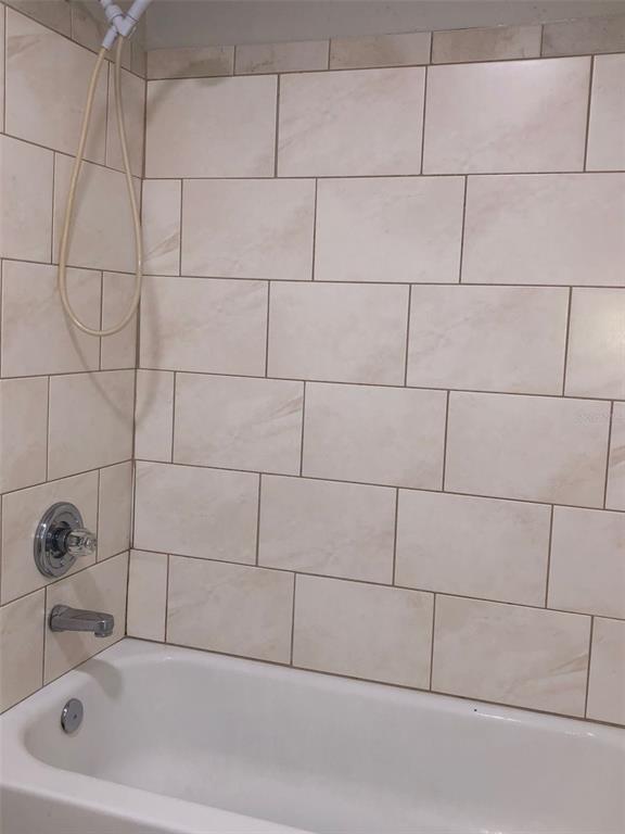 2406 South Maple Avenue Sanford, FL 32771 - Photo 6 of 12 a bathroom with a bathtub