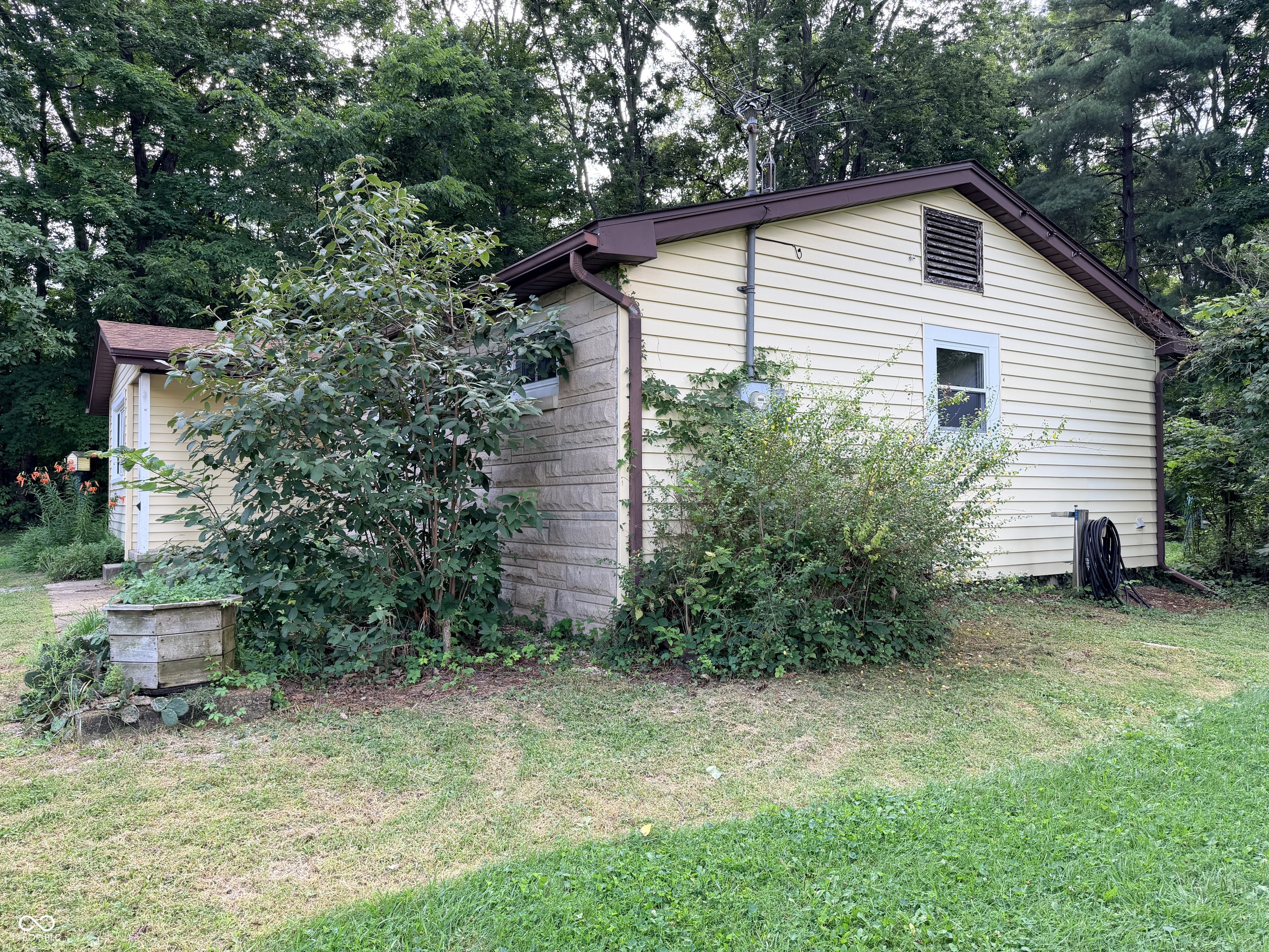 8950 West Georgetown Road Columbus, IN 47201 - Photo 5 of 67