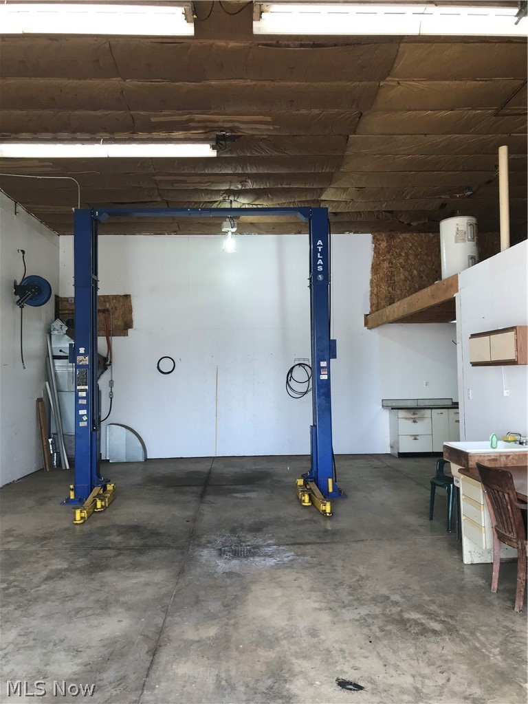 3501 Yost Road Litchfield, OH 44253 - Photo 13 of 35 Automobile Lift & Compressor Stay w/ 44 'x 40' Outbuilding