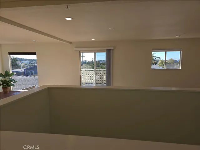 a view of empty room with window