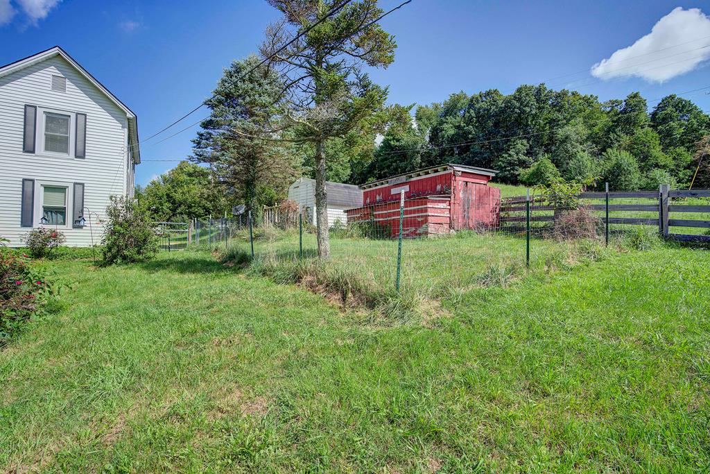 1051 Green Valley Road Lebanon, VA 24266 - Photo 7 of 21 Gallery Image 7