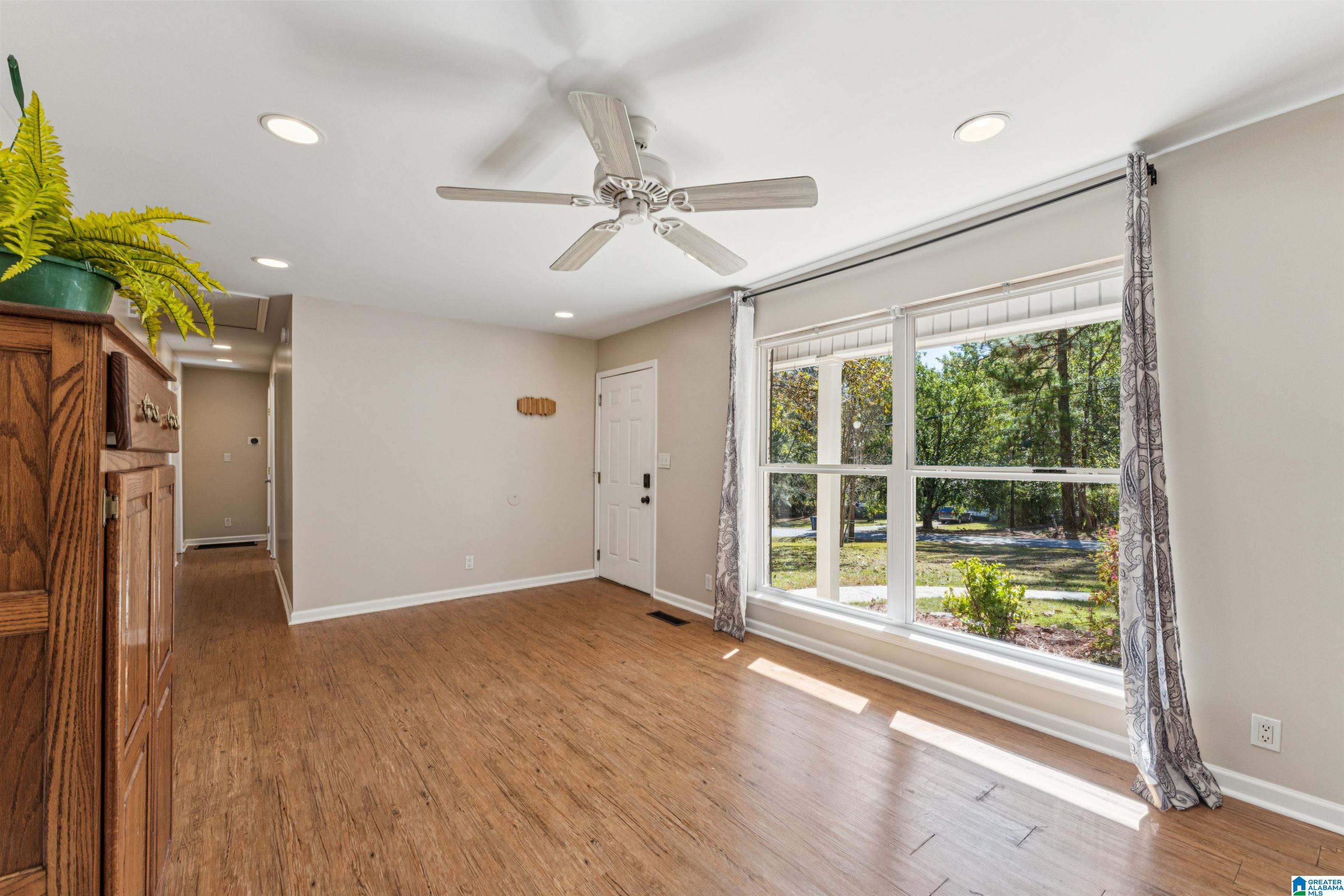 1238 Bennett Drive Alabaster, AL 35007 - Photo 7 of 43