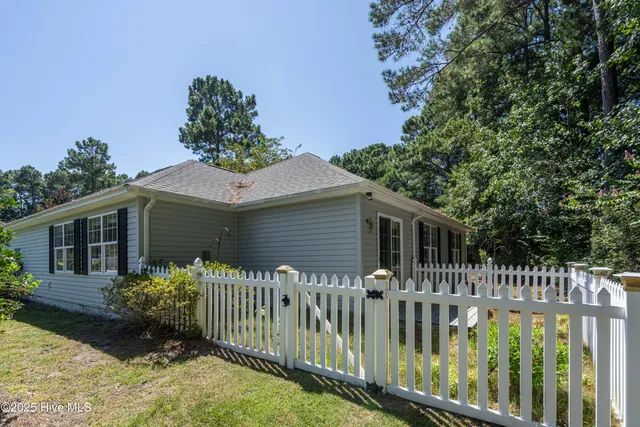 $259,900 | 702 Hummingbird South, Swansboro, NC 28584
