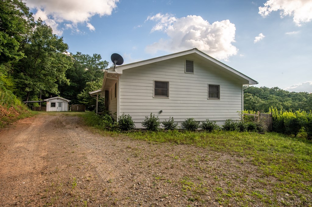 588 Pinetree Road Blue Ridge, GA 30513 - Photo 46 of 54 a view of backyard of house
