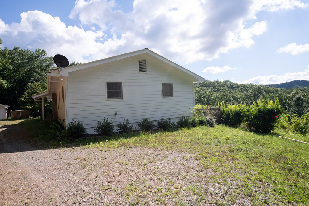 588 Pinetree Road Blue Ridge, GA 30513 - Photo 54 of 54 a backyard of a house with lots of green space