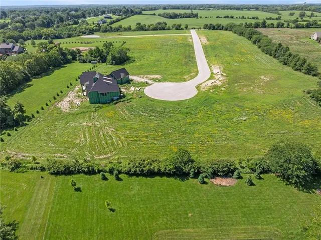 $210,000 | 13320 Winner's Circle, Smithville, MO 64089