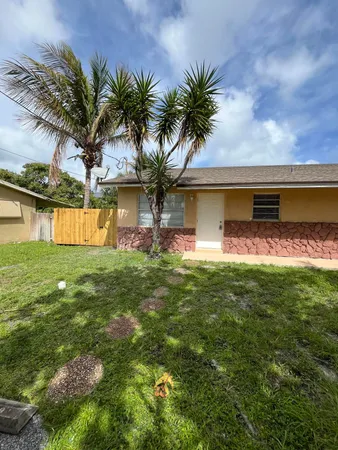 $2,100 | 1045 Miami Boulevard, Delray Beach, FL 33483