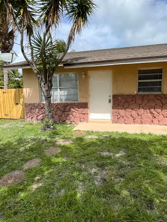 $2,200 | 1045 Miami Boulevard, Delray Beach, FL 33483