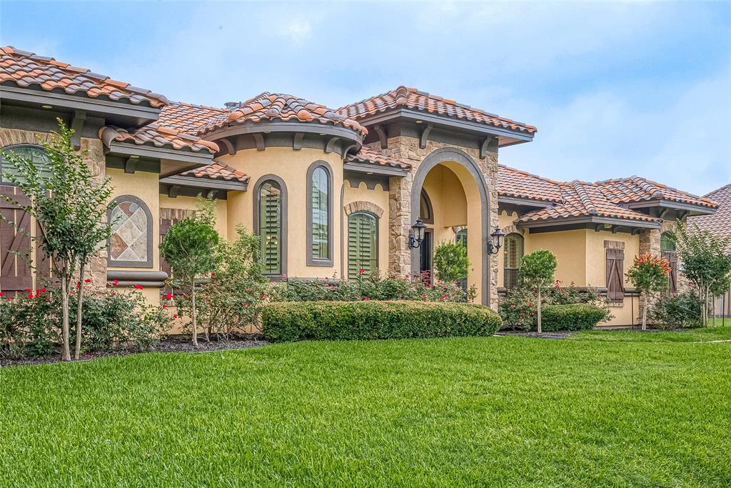 Step into luxury with this custom-built Texas Tuscan masterpiece. A sprawling one-story design surrounded with lush green landscaping and nestled on a quiet cul-de-sac on over a quarter-acre lot.