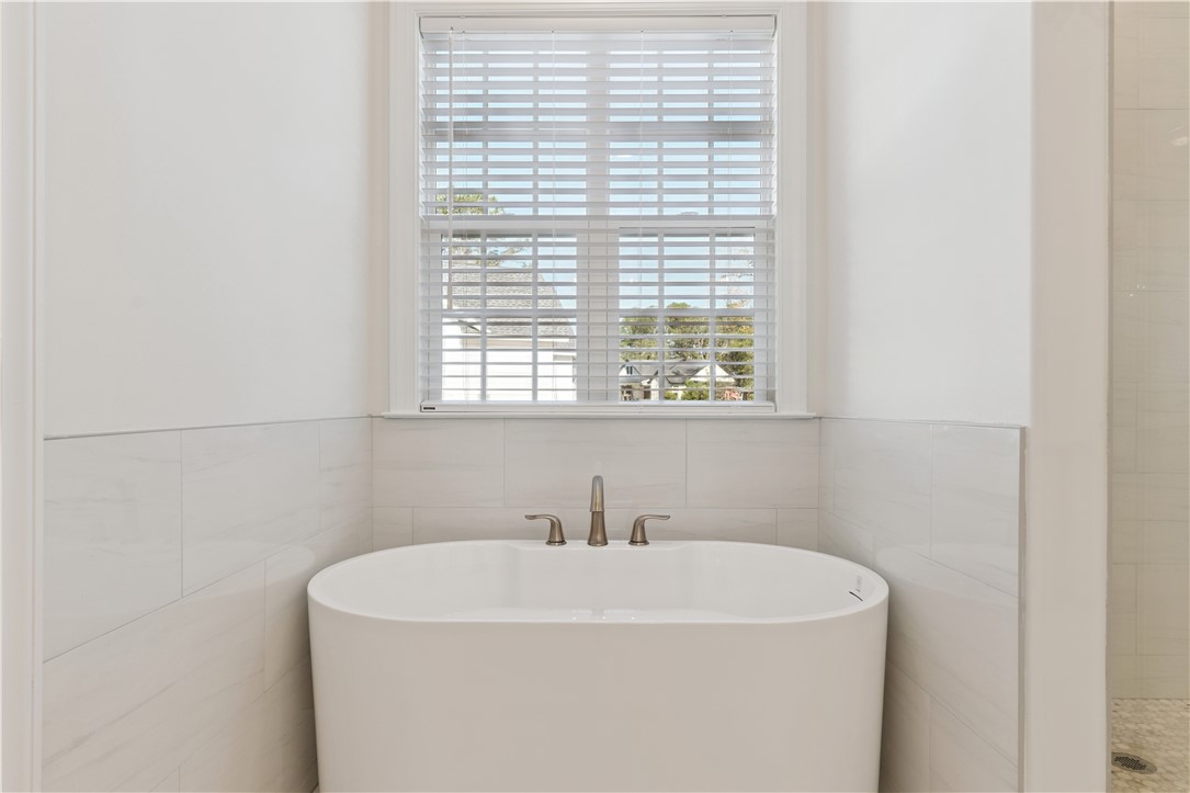 164 Old Wharf Road Brunswick, GA 31523 - Photo 31 of 44 Primary Bathroom. Photo of completed home at 174 OWR (Same General Floorplan)