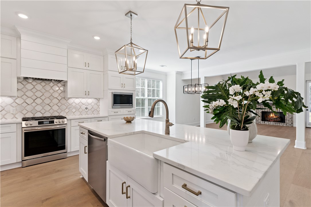 164 Old Wharf Road Brunswick, GA 31523 - Photo 17 of 44 Fabulous Kitchen. Photo of completed home at 174 OWR (Same General Floorplan)