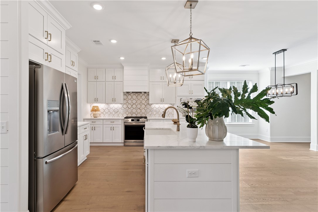 164 Old Wharf Road Brunswick, GA 31523 - Photo 20 of 44 Fabulous Kitchen. Photo of completed home at 174 OWR (Same General Floorplan)