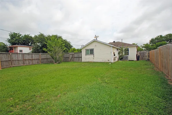 $116,000 | 1231 West 7th Street, Freeport, TX 77541