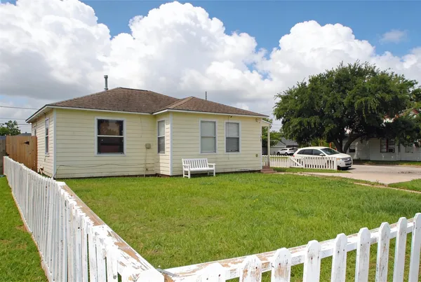 $116,000 | 1231 West 7th Street, Freeport, TX 77541