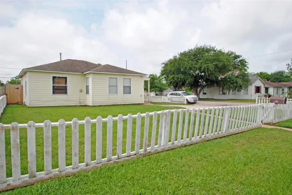 $116,000 | 1231 West 7th Street, Freeport, TX 77541