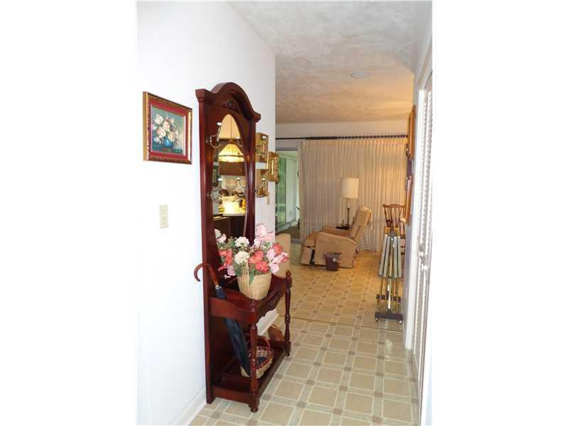621 Southwest 75th Avenue Plantation, FL 33317 - Photo 4 of 20 a view of living room with furniture and entryway