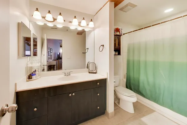 $450,000 | 520 West Huron Street, Unit 406, Chicago, IL 60654