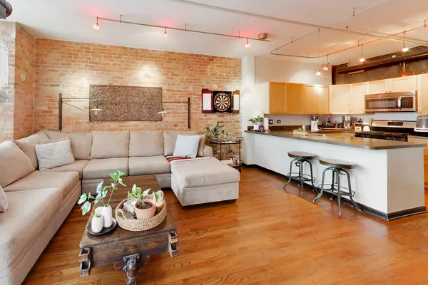$450,000 | 520 West Huron Street, Unit 406, Chicago, IL 60654