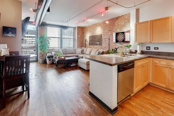 $450,000 | 520 West Huron Street, Unit 406, Chicago, IL 60654
