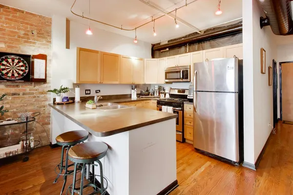 $450,000 | 520 West Huron Street, Unit 406, Chicago, IL 60654