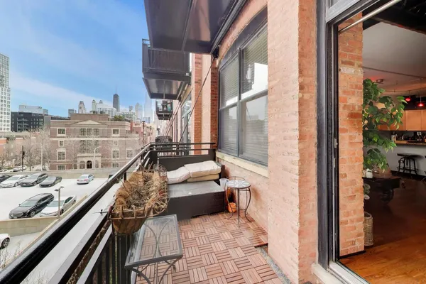 $450,000 | 520 West Huron Street, Unit 406, Chicago, IL 60654