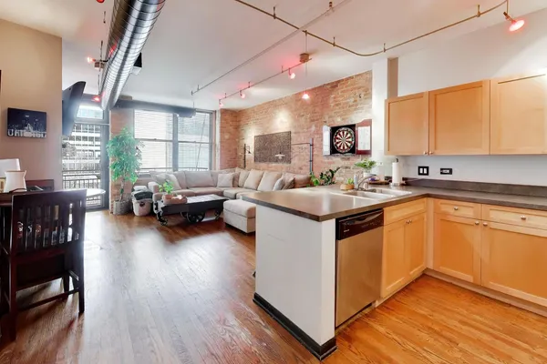 $450,000 | 520 West Huron Street, Unit 406, Chicago, IL 60654