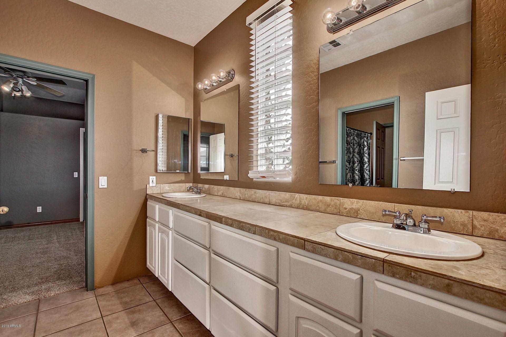 811 East Joy Ranch Road Phoenix, AZ 85086 - Photo 16 of 29 Jack and Jill Bath