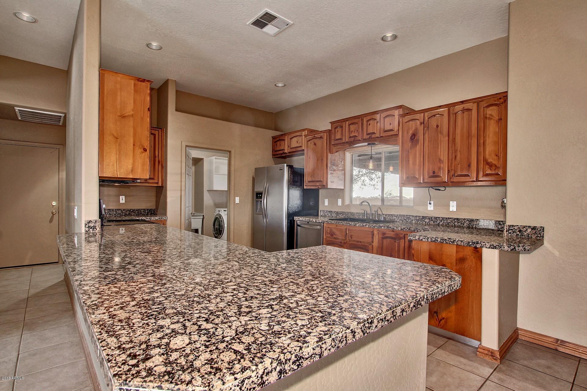 811 East Joy Ranch Road Phoenix, AZ 85086 - Photo 5 of 29 Kitchen
