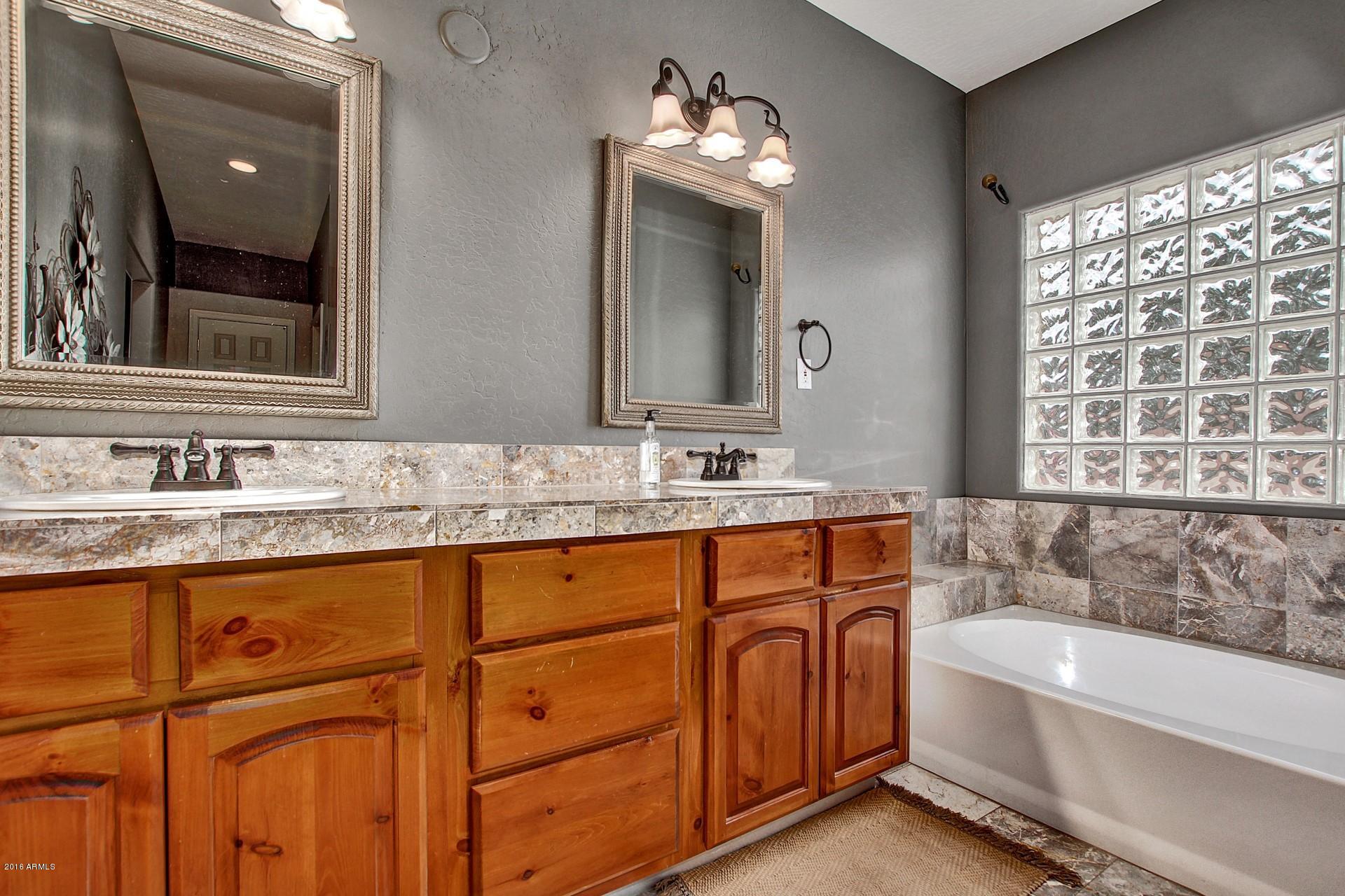 811 East Joy Ranch Road Phoenix, AZ 85086 - Photo 10 of 29 Master Vanity