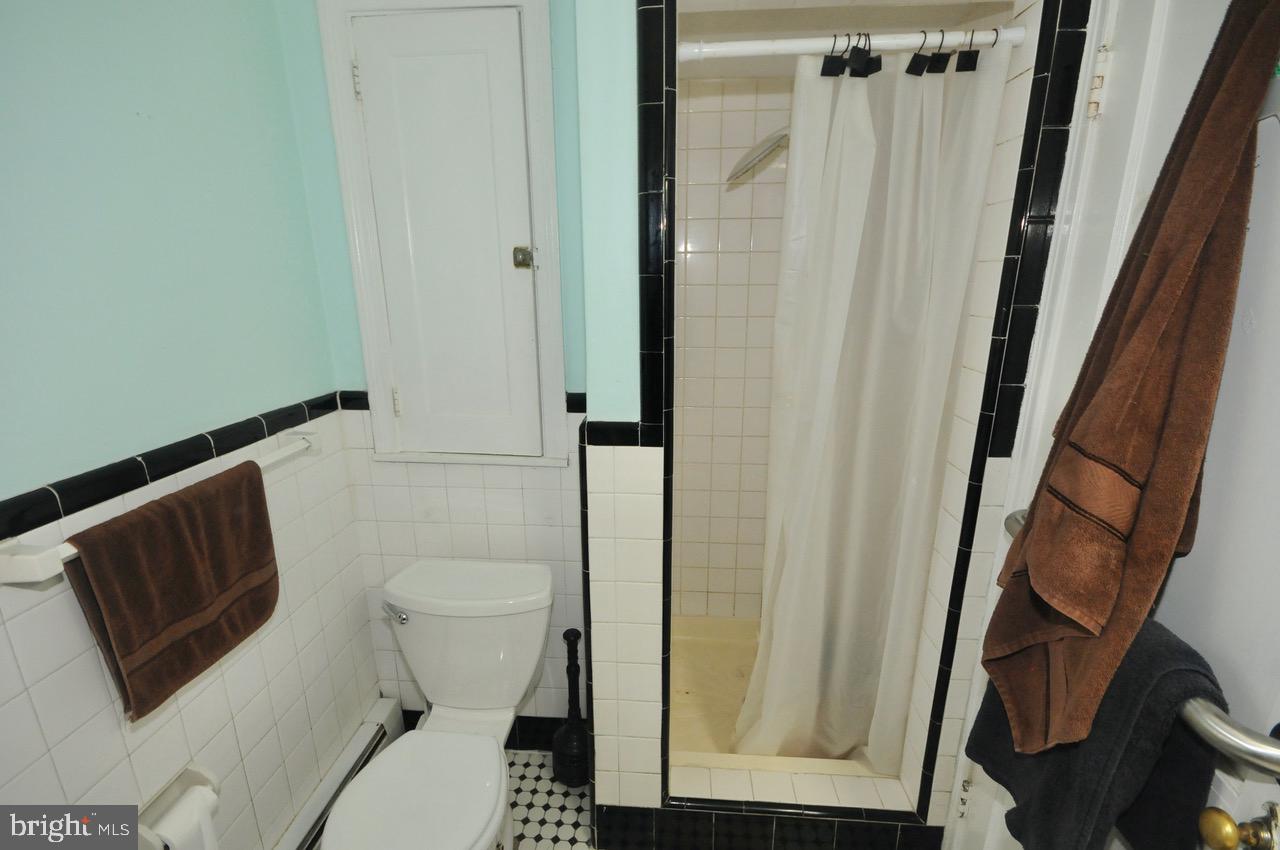 20 Rolling Road Claymont, DE 19703 - Photo 14 of 22 Classic bath